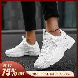 The Same Style of Sports Shoes for Men and Women