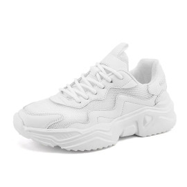 The Same Style of Sports Shoes for Men and Women