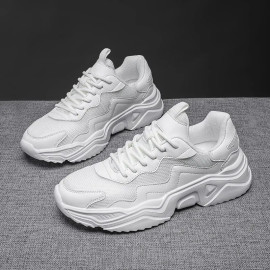 The Same Style of Sports Shoes for Men and Women